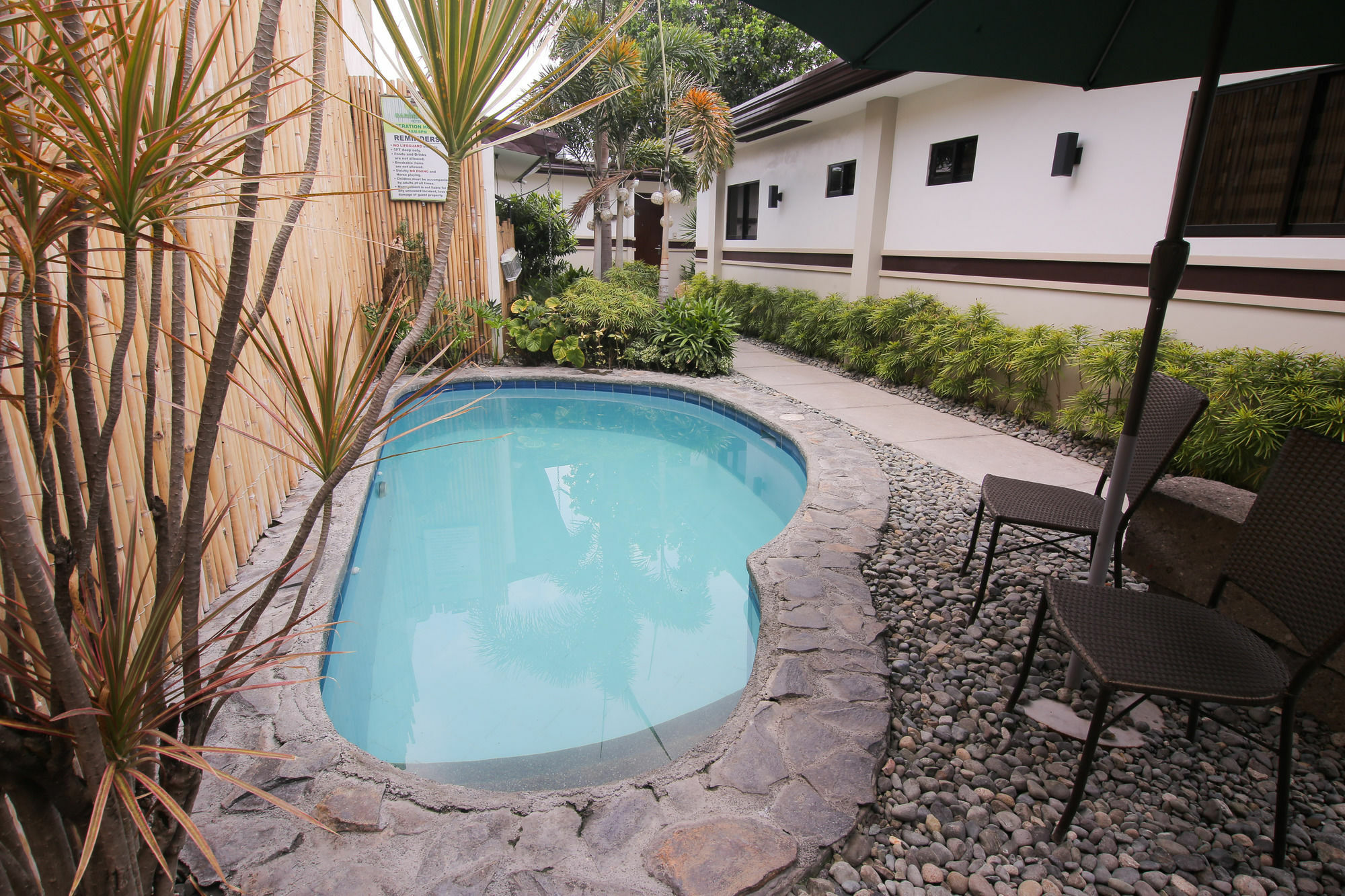 Garden View Hotel Angeles Bagian luar foto