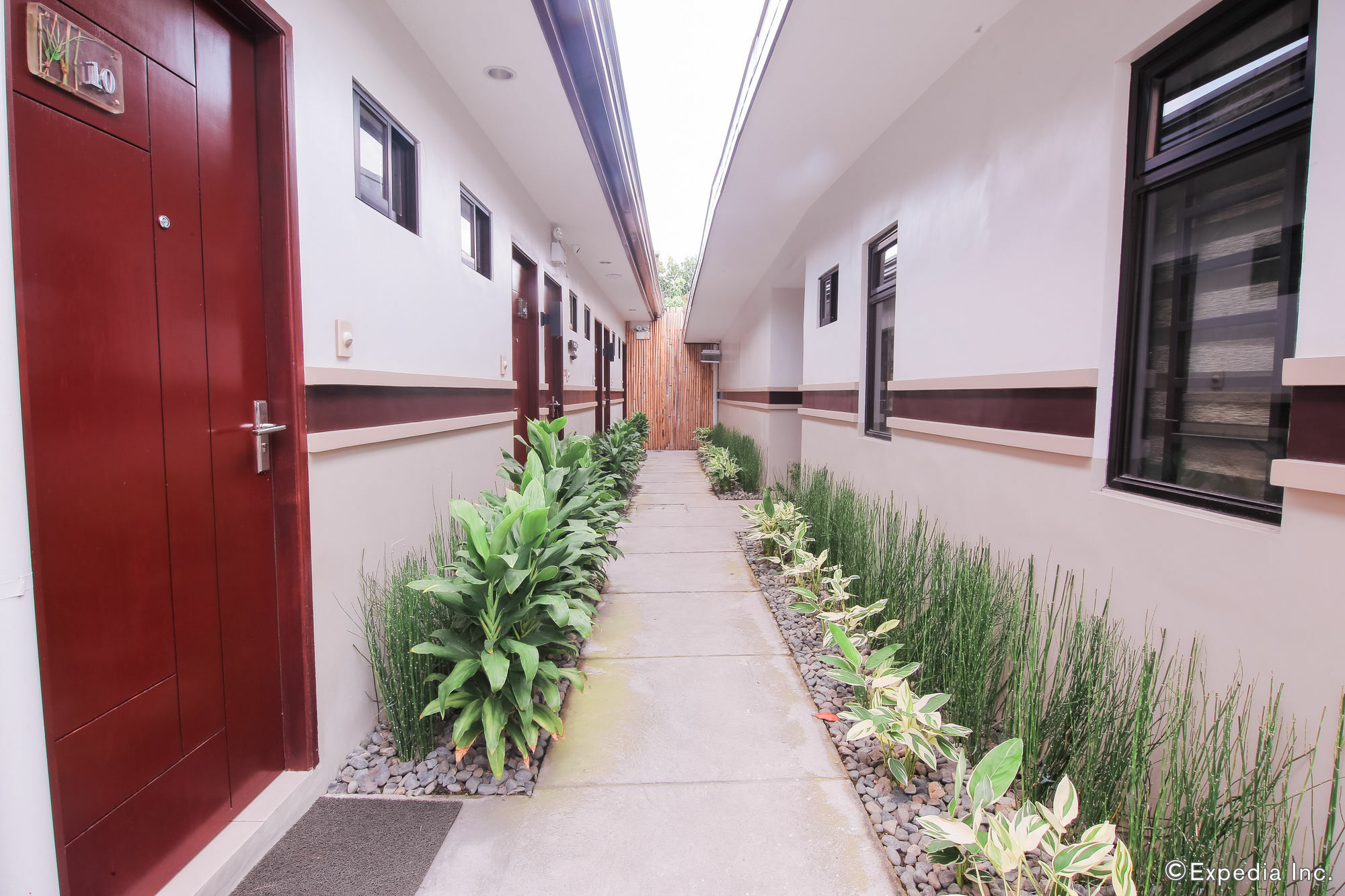 Garden View Hotel Angeles Bagian luar foto